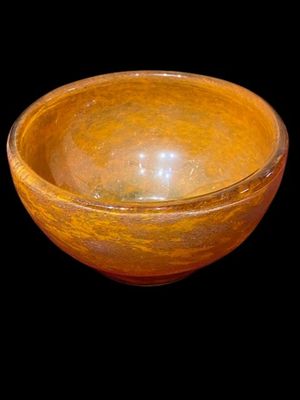 DAUM - Vide-poche en pâte de verre orangée nuancé de violet,…