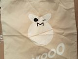 un sac fourre-tout orné d'une image de lapin