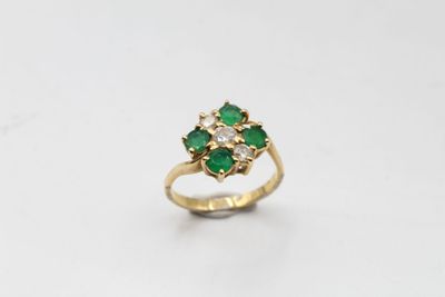 Bague en or jaune 18K ornée de 3 diamants et 4 émeraudes, po…