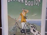 une affiche représentant une femme à vélo accompagnée d'un chien