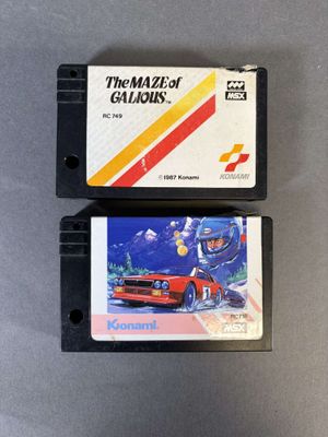 quelques jeux Nintendo posés sur une table