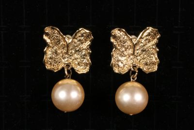 GUY LAROCHE - Paire de clips d'oreilles en métal doré à déco…