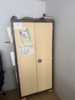 Armoire en tôle beige (photo 4)