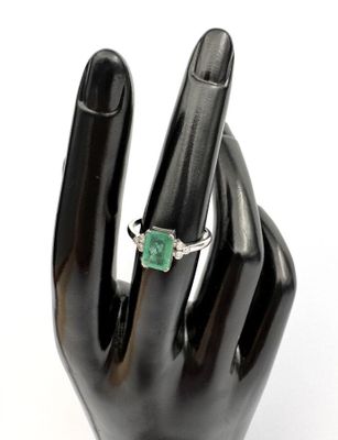 Bague or 9k blanc émeraude 1,5ct diamants 1,89 grammes T54