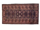 un tapis ancien aux motifs bleus et marron