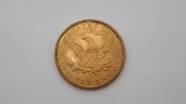 Une pièce de monnaie en or à valeur faciale de dix dollars USA Li...