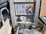 l'image d'une machine posée dans la terre