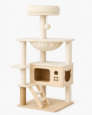 L'arbre à chat est en bois et comporte une maisonnette pour chat au sommet.
