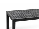 une image représentant une table basse noire sur fond blanc