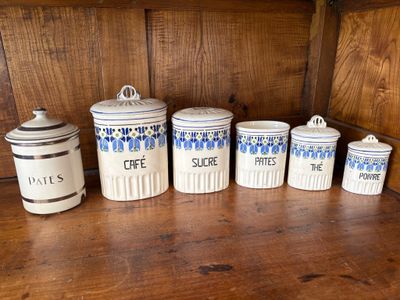 Ensemble de six pots de cuisine en céramique émaillée, décor…