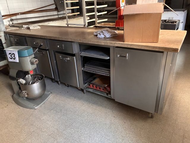Tour inox sec plateau granit avec deux bacs sur roulettes. Marbre...