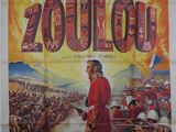 une affiche du film « Zooilloo » mettant en scène un homme vêtu d'un manteau rouge