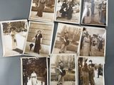plusieurs vieilles photographies en noir et blanc représentant des femmes et des enfants