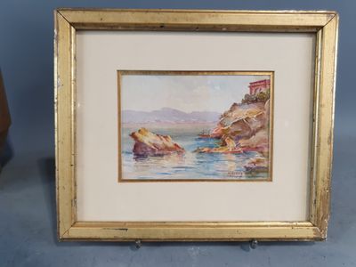 aquarelle encadrée représentant une côte rocheuse avec une maison au loin
