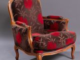 une image d'une chaise avec un revêtement rouge et marron revêtement revêtement revêtement revêtement revêtement revêtement