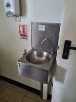 1 lave-mains commande au genoux en inox