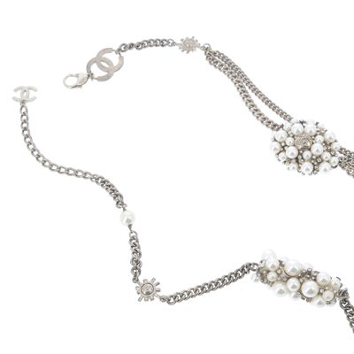collier « lustre » orné de perles et de cristaux