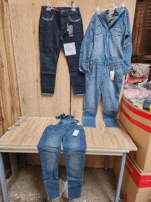 Lot de 3 vêtements femme en jean, comprenant un jean, une combinaison 