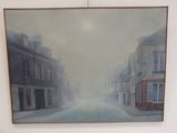 une peinture accrochée au mur d'un immeuble, avec une rue en arrière-plan
