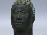 tête de femme en bronze, coiffée d'une couronne