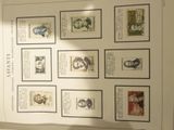 une photo d'une photo d'un livre avec des timbres
