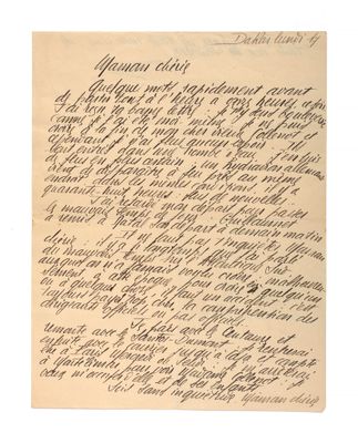 une lettre écrite en cursive sur une feuille de papier