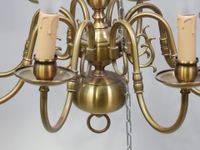 Lustre en laiton doré à huit bras de lumière, le fût balustr… (photo 4)