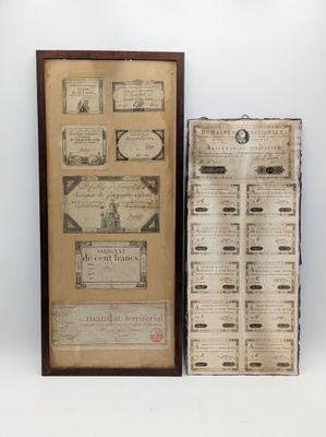 une vieille photo représentant une boîte sur laquelle sont posés quelques papiers