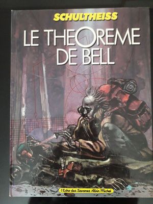 la couverture d'un livre sur laquelle figure la photo d'une femme à moto