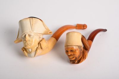 two different types of pipe smokings on a white surface