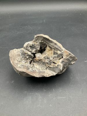 Quartz « DIAMANT », 1,9Kg avec un joli cristal.