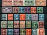 un ensemble de timbres de différentes couleurs