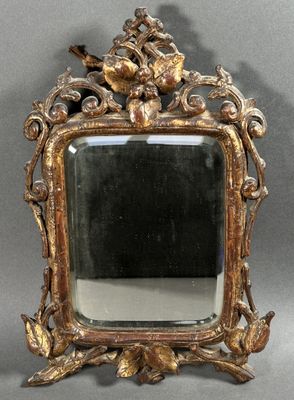 Miroir dans un cadre en bois partiellement doré imitant ronces et bour - Photo 1