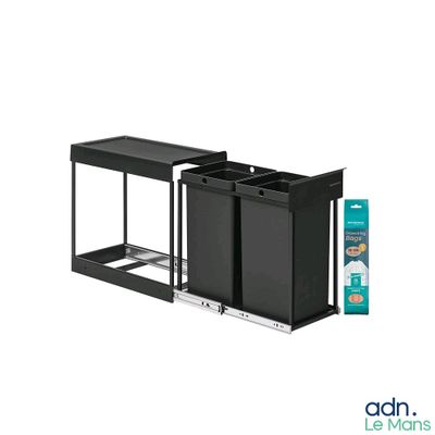 deux poubelles noires posées l'une à côté de l'autre sur une étagère