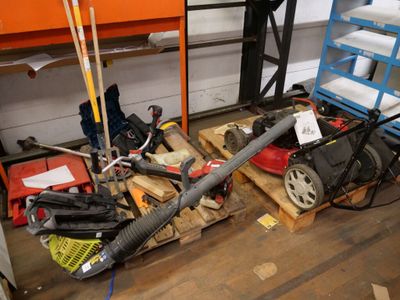 1 Ensemble DE Materiel DE Jardinage Comprenant : - 1 Tondeus…