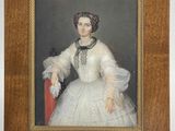 portrait d'une femme en robe blanche, dans un cadre en bois