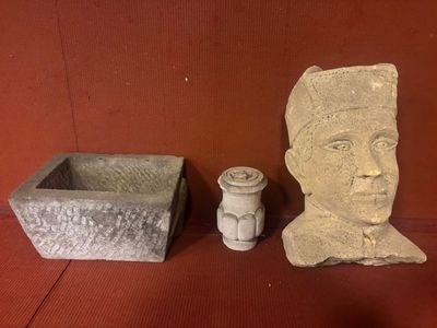 Lot 3 objets en pierre calcaire sculptée comprenant une tête d'homme 3