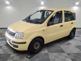 la photo d'une petite voiture jaune garée dans un garage