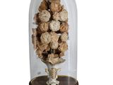une cloche en verre contenant un tas d'oursons en peluche