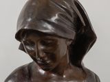 statue of a woman with a hat on her head