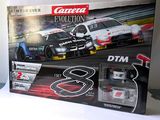 une boîte avec l'image d'une voiture de course et une télécommande