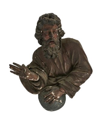 une statue représentant un homme barbu tenant une balle
