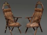 paire de chaises pliantes anciennes avec des assises rembourrées de cuir