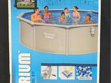 une image représentant une boîte sur laquelle figure une photo d'un groupe de personnes dans une piscine