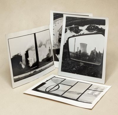 trois photographies en noir et blanc d'une usine d'où s'échappe de la fumée