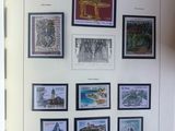 la photo d'un livre sur lequel sont apposés des timbres
