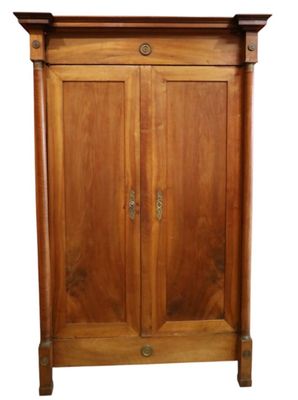 une image d'un meuble en bois avec deux portes et deux tiroirs