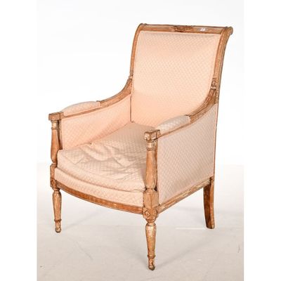 une image représentant une chaise dont l'assise est rembourrée de rose