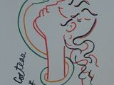 une photo d'une affiche sur laquelle figure le dessin d'un poing