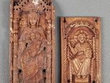 deux plaques en bois sculptées représentant Jésus et Marie